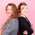 Sophie Imbeaux et Alexandra Desloires sur la scène du Funambule de Montmartre à Paris pour leur pièce "Jeux de Planches"